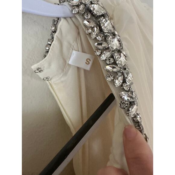 Cream pleated dress with feathered sleeves and beaded neck size small - Picture 7 of 7